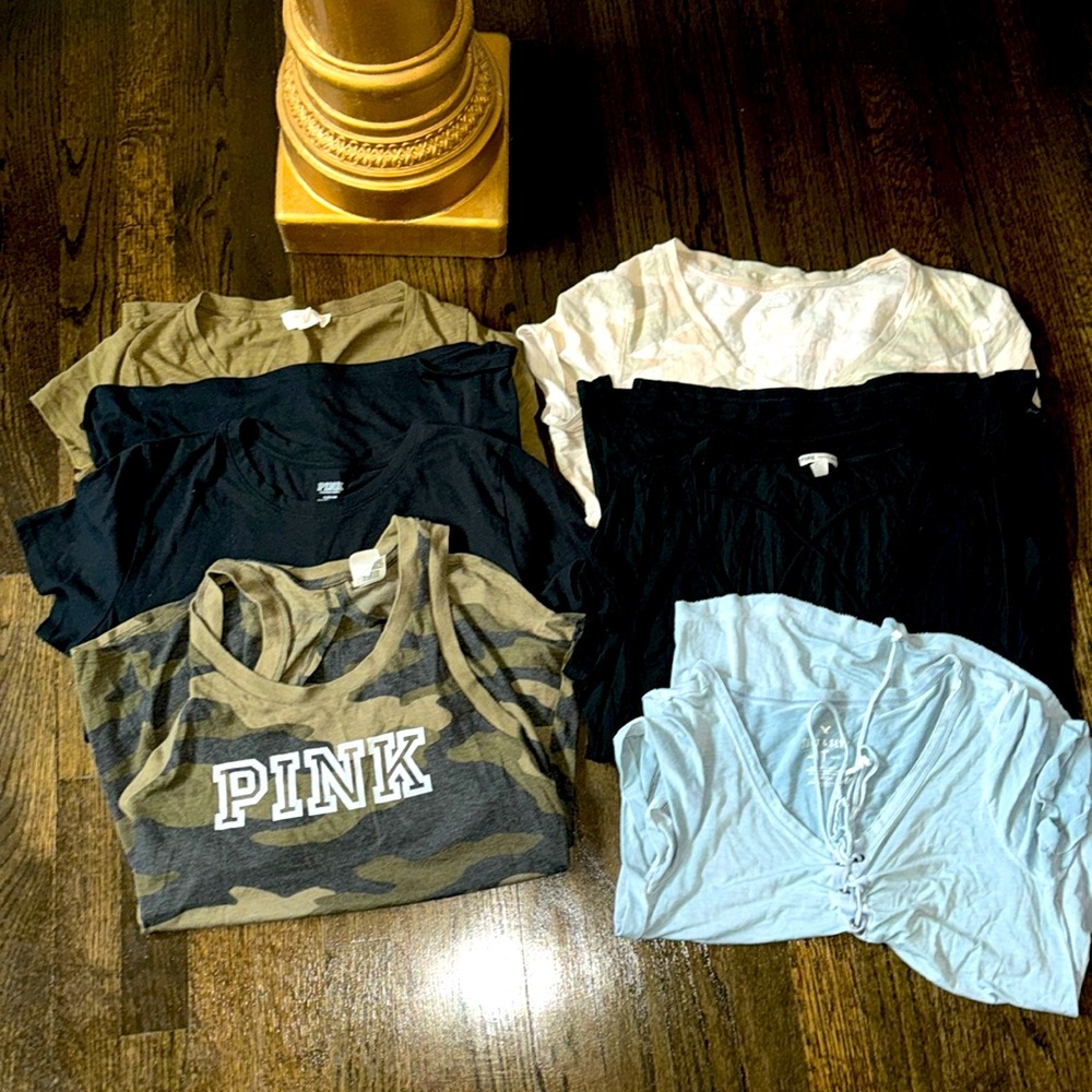 . Selling a bundle of 6 t shirts. All in mint condition